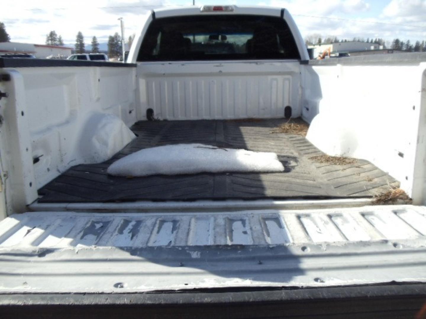 2010 White /Tan Ford F-150 XL (1FTVX1EV2AK) with an 5.4L V8 Gas engine, Automatic transmission, located at 5465 Highway 2 W., Columbia Falls, MT, 59912, (406) 892-4407, 48.352188, -114.240929 - Photo#7